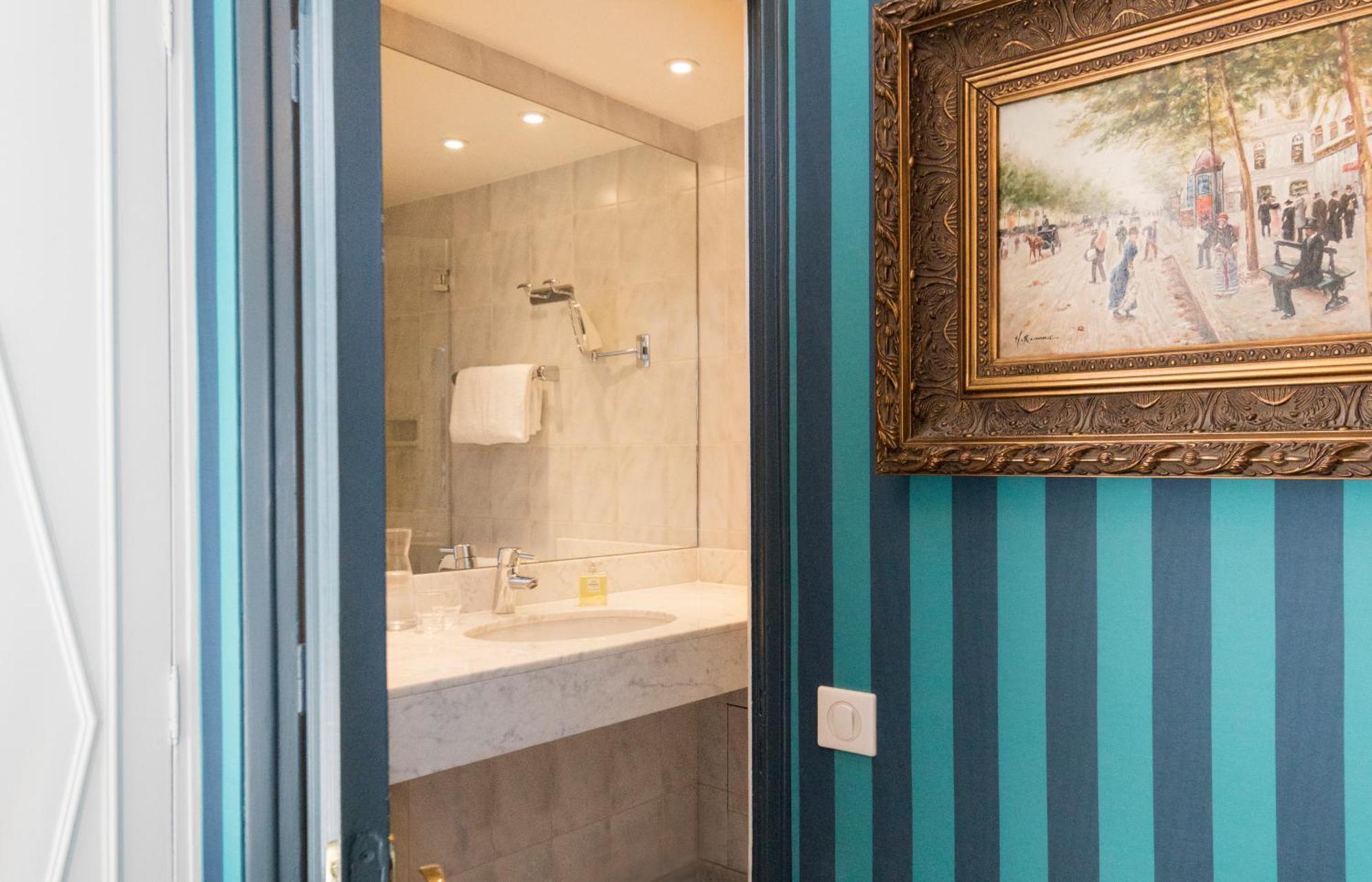 Classic Double Room Shower